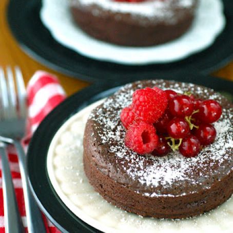 mini flourless chocolate cakes