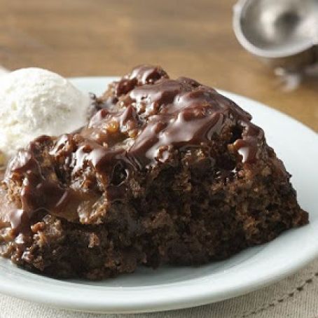 Slow Cooker Hot Fudge Sundae Cake