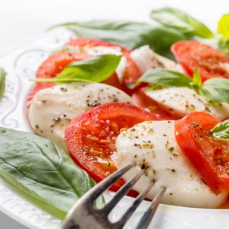 Easy Classic Caprese Salad