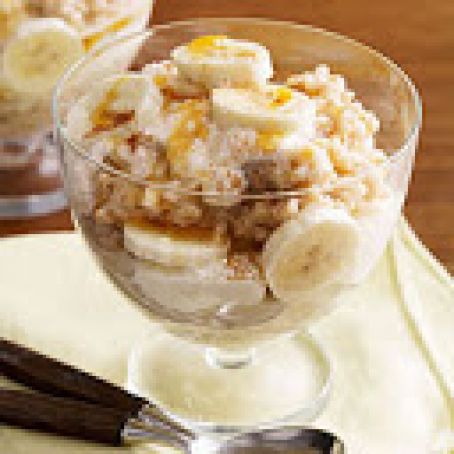 Slow Cooker Oatmeal with Bananas & Maple Syrup