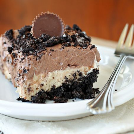 CHOCOLATE PEANUT BUTTER NO BAKE DESSERT