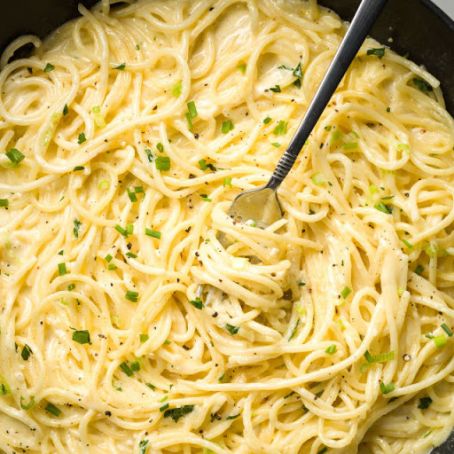 Creamy Three-Cheese Spaghetti