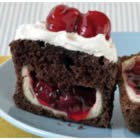 Blackforest Stuffed Cupcakes