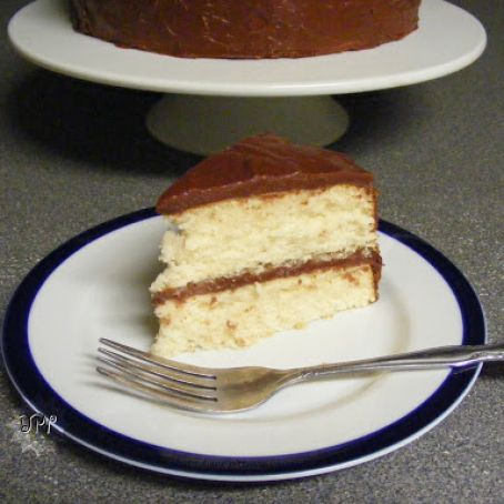 Old Fashioned Yellow Cake w/ Chocolate Fudge Frosting Recipe - (4.5/5)