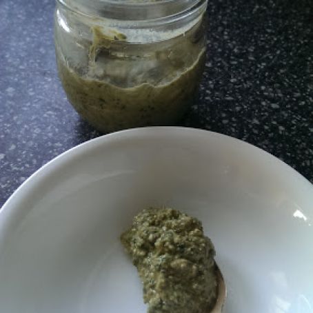 Pesto sauce, light