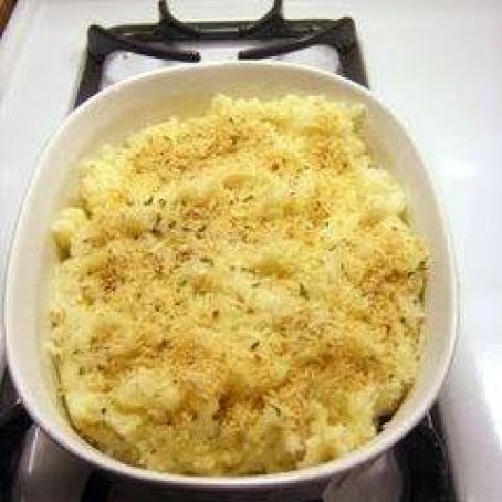 Baked Mashed Potatoes with Parmesan Cheese and Bread Crumbs