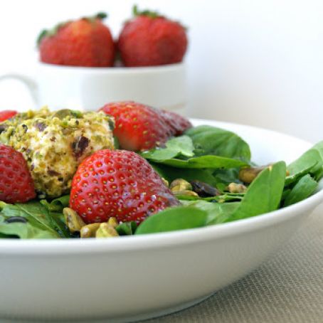 https://www.keyingredient.com/media/fc/9d/cd69e13dd35fb0fa7a50c2432cd9ada9be1f.jpg/rh/strawberry-spinach-salad-with-champagne-pear-vinaigrette-and-walnut-crusted-chevre.jpg